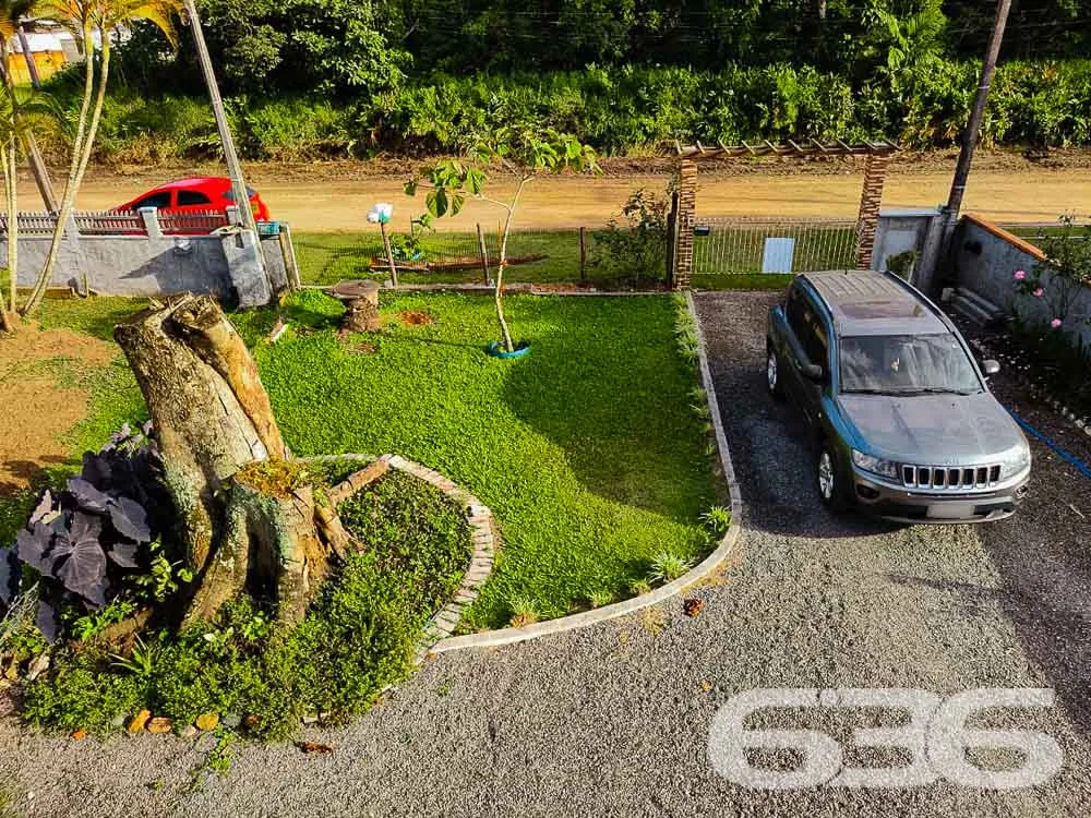 VENDE-SE LINDO SOBRADO PRÓXIMO AO MAR - ESTUDA PER