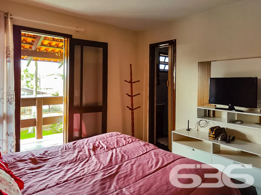 VENDE-SE LINDO SOBRADO PRÓXIMO AO MAR - ESTUDA PER