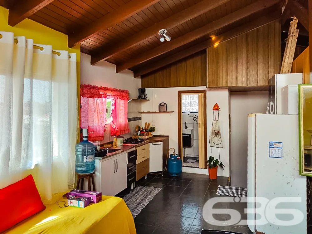 VENDE-SE LINDO SOBRADO PRÓXIMO AO MAR - ESTUDA PER