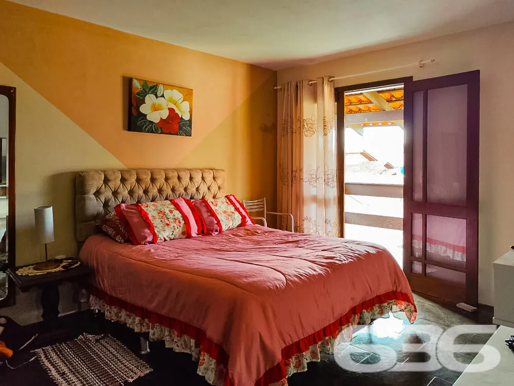 VENDE-SE LINDO SOBRADO PRÓXIMO AO MAR - ESTUDA PER