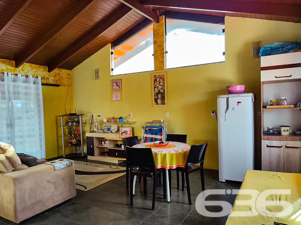 VENDE-SE LINDO SOBRADO PRÓXIMO AO MAR - ESTUDA PER