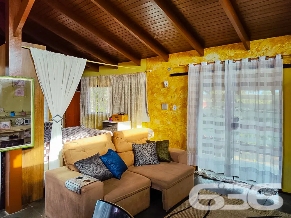 VENDE-SE LINDO SOBRADO PRÓXIMO AO MAR - ESTUDA PER