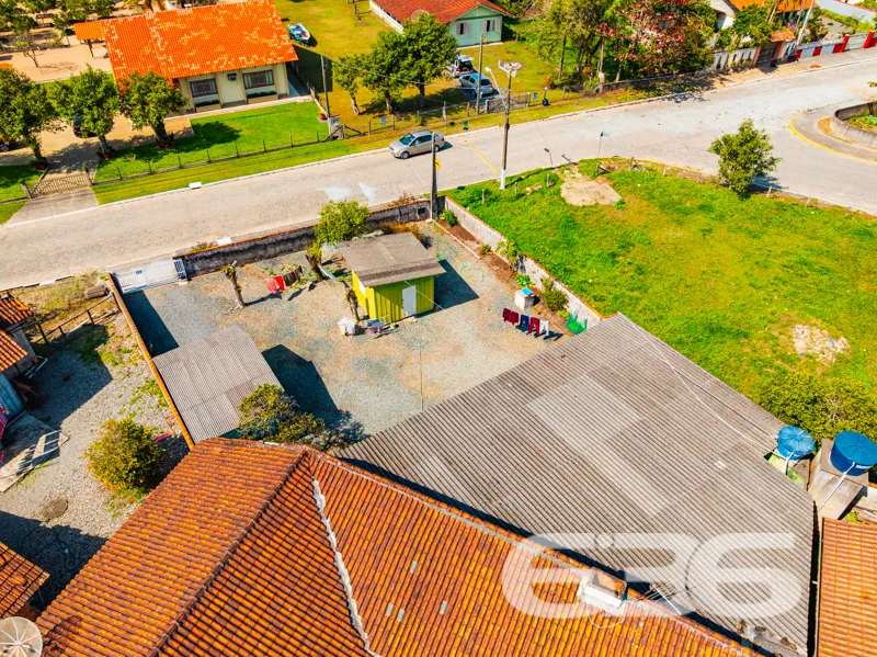 Oportunidade Única de Moradia: Residência Térrea e