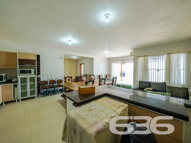 Ampla residência térrea à venda no bairro Salinas 