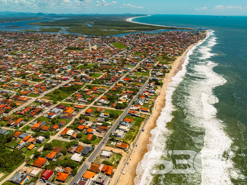 Casa à venda no bairro Salinas em Balneário Barra 