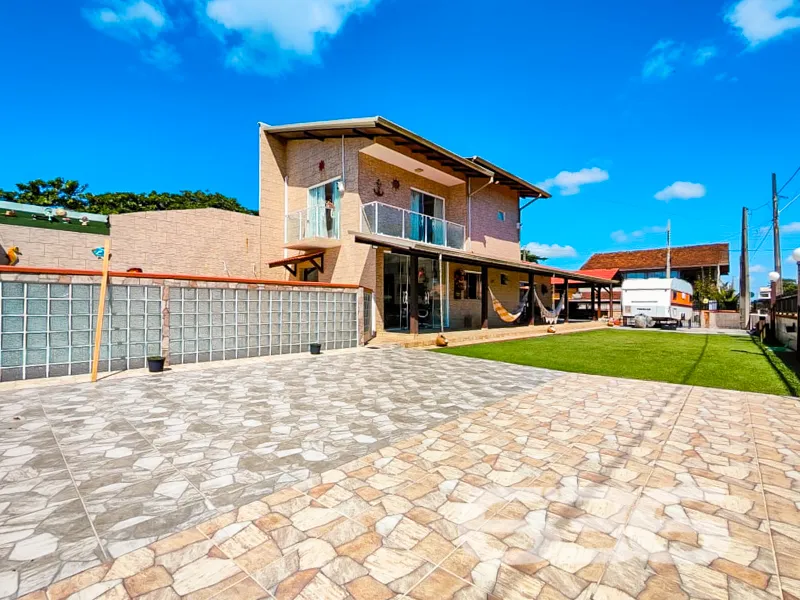 Sobrado à venda no bairro Salinas em Balneário Bar