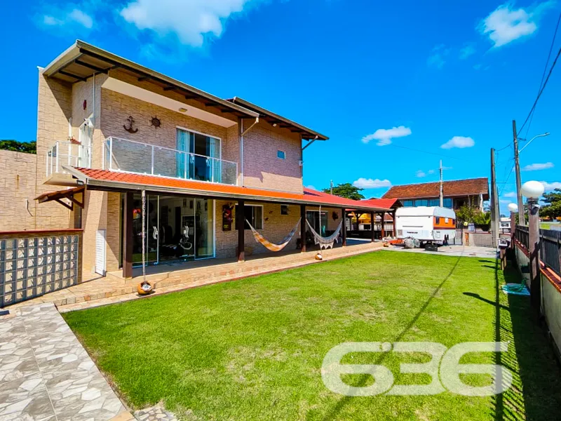 Sobrado à venda no bairro Salinas em Balneário Bar