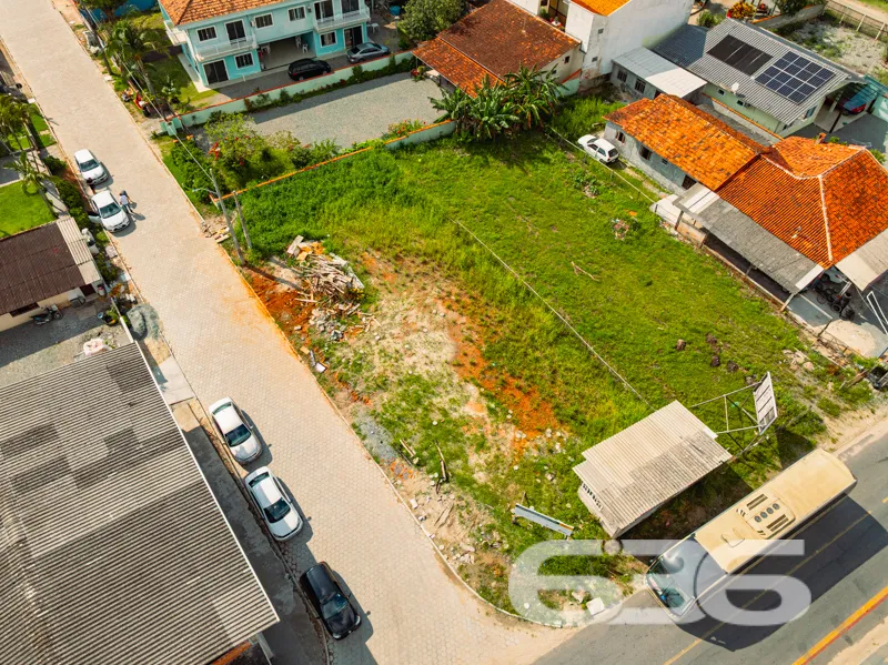 TERRENO DE ESQUINA À VENDA | PRÓXIMO AO MAR | 490