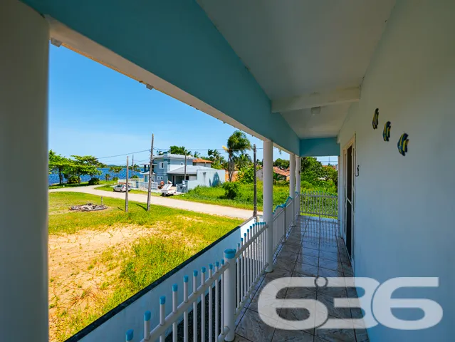 SOBRADO COM 3 DORMITÓRIOS COM VISTA PARA A LAGOA