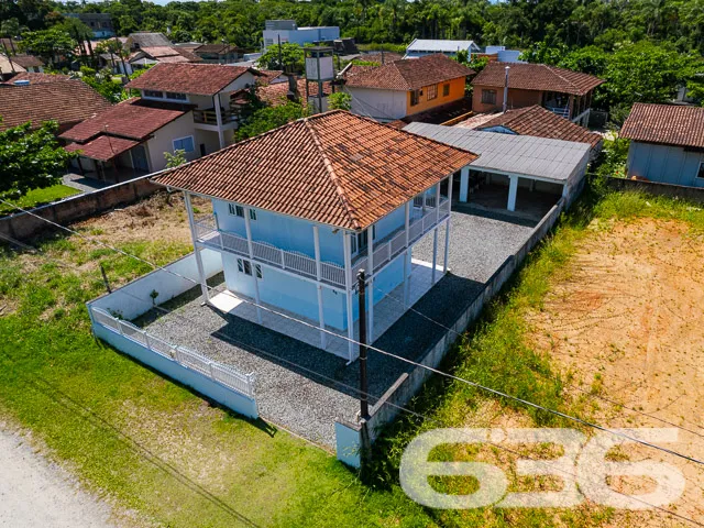 SOBRADO COM 3 DORMITÓRIOS COM VISTA PARA A LAGOA