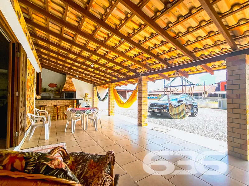 Casa à venda no bairro Salinas, Balneário Barra do