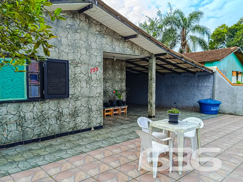 Descubra seu refúgio na praia: Residência Térrea n