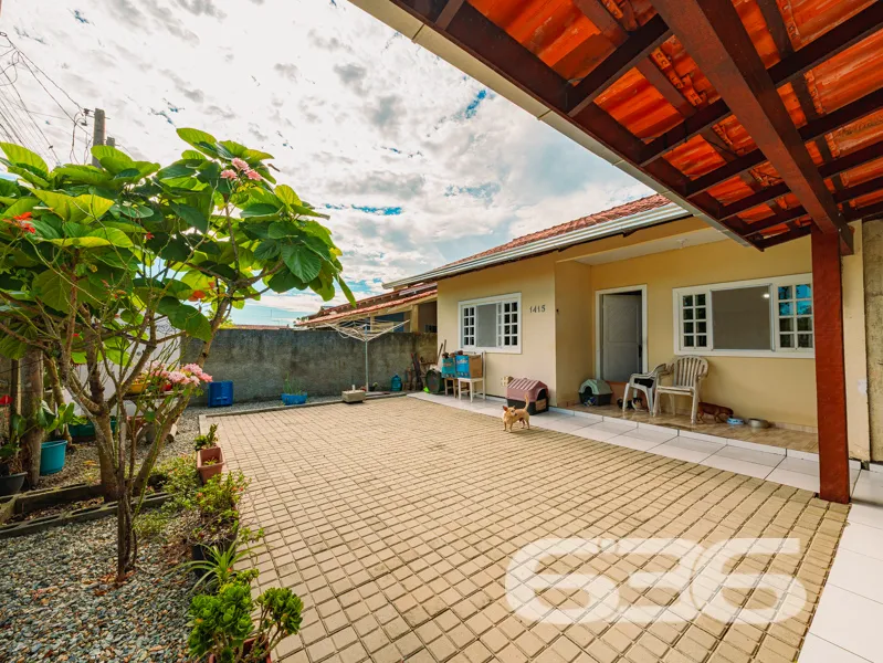 Casa à venda no bairro Costeira em Balneário Barra