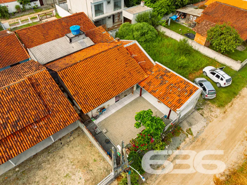 Casa à venda no bairro Costeira em Balneário Barra