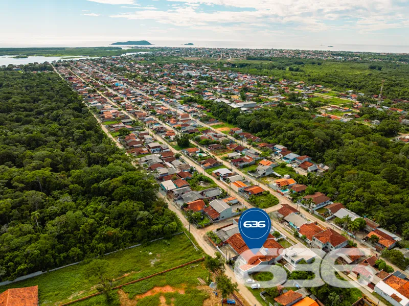 Casa à venda no bairro Costeira em Balneário Barra