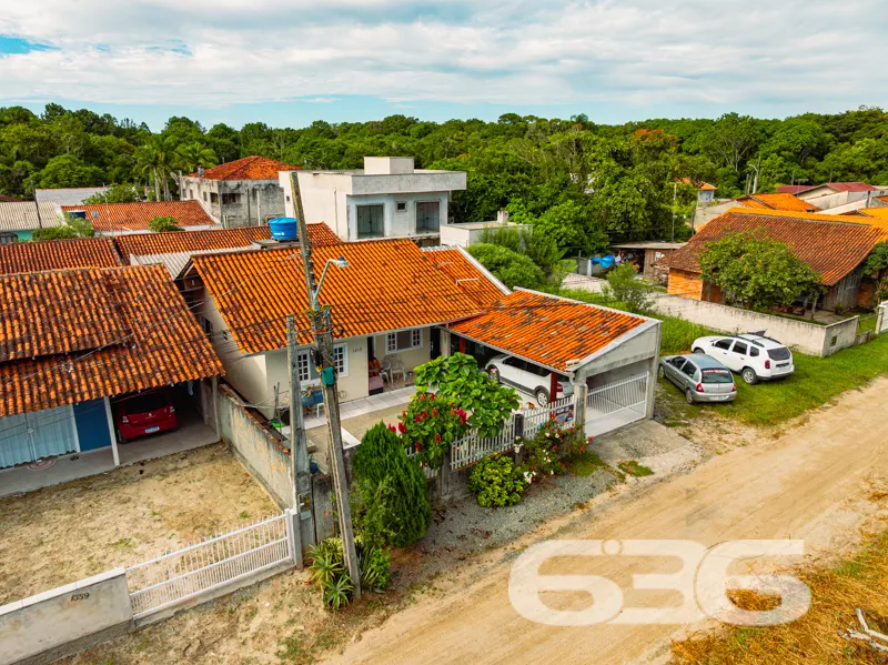 Casa à venda no bairro Costeira em Balneário Barra