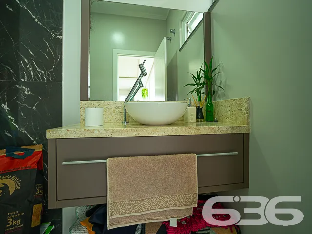 RESIDÊNCIA DESLUMBRANTE COM 3 SUÍTES NO CENTRO DE