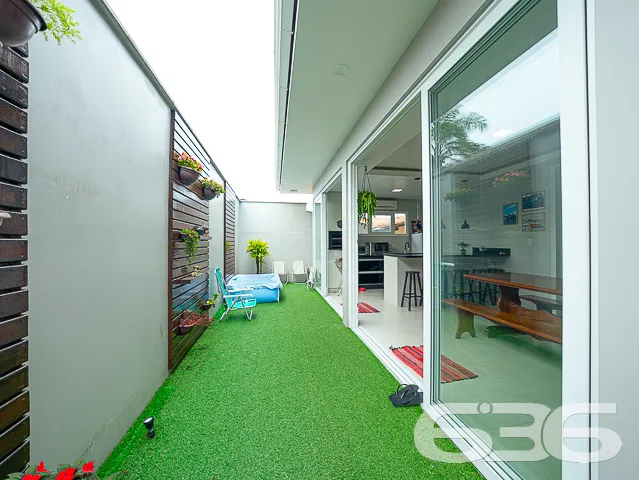 RESIDÊNCIA DESLUMBRANTE COM 3 SUÍTES NO CENTRO DE