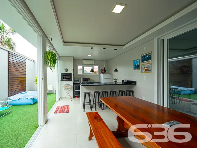 RESIDÊNCIA DESLUMBRANTE COM 3 SUÍTES NO CENTRO DE