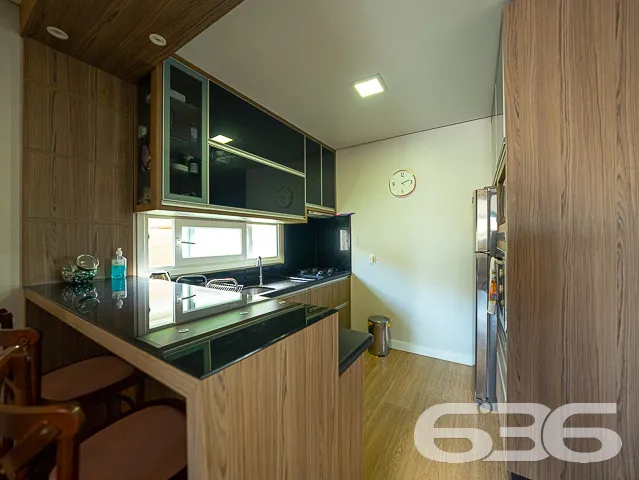 RESIDÊNCIA DESLUMBRANTE COM 3 SUÍTES NO CENTRO DE