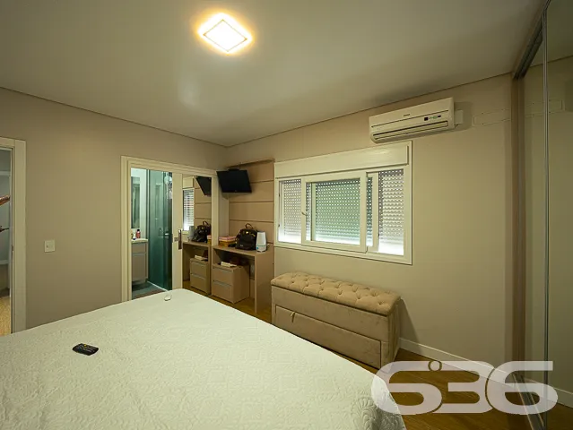 RESIDÊNCIA DESLUMBRANTE COM 3 SUÍTES NO CENTRO DE