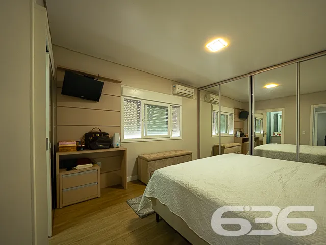 RESIDÊNCIA DESLUMBRANTE COM 3 SUÍTES NO CENTRO DE