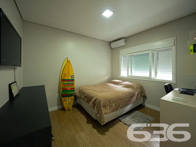 RESIDÊNCIA DESLUMBRANTE COM 3 SUÍTES NO CENTRO DE