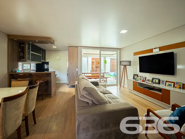 RESIDÊNCIA DESLUMBRANTE COM 3 SUÍTES NO CENTRO DE