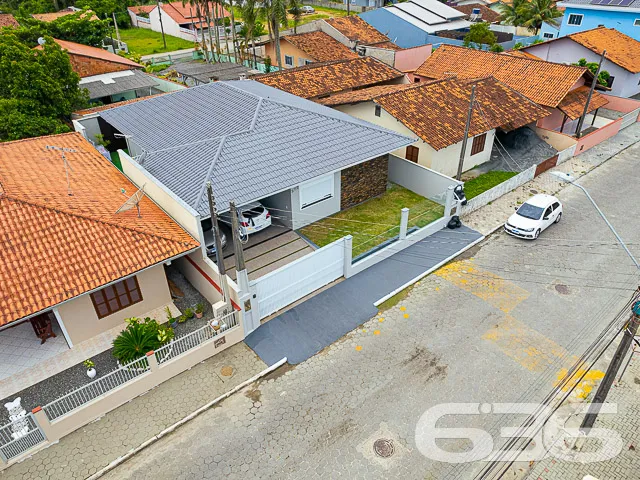 RESIDÊNCIA DESLUMBRANTE COM 3 SUÍTES NO CENTRO DE