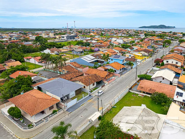 RESIDÊNCIA DESLUMBRANTE COM 3 SUÍTES NO CENTRO DE