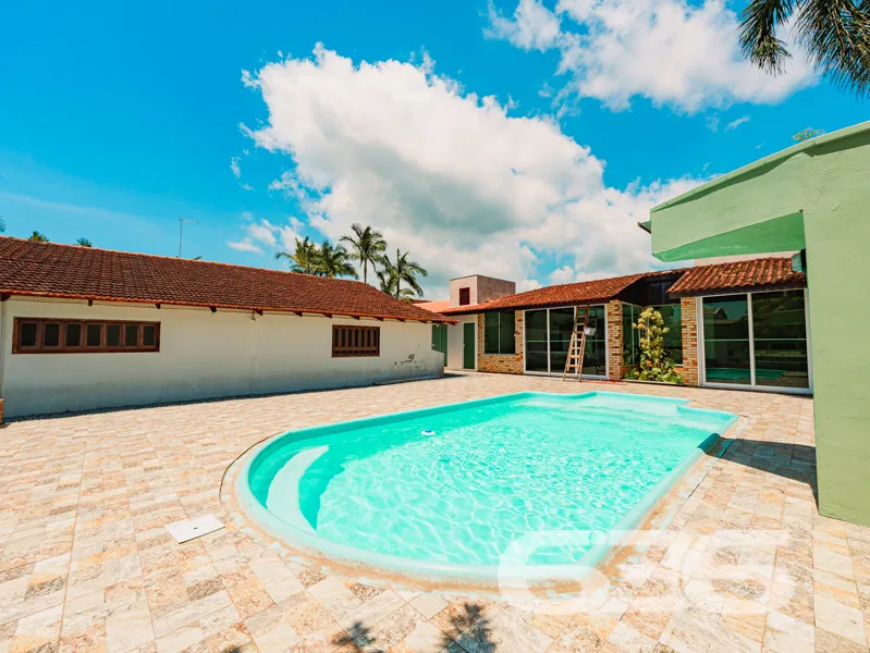 Casa à venda na Costeira – Balneário Barra do Sul