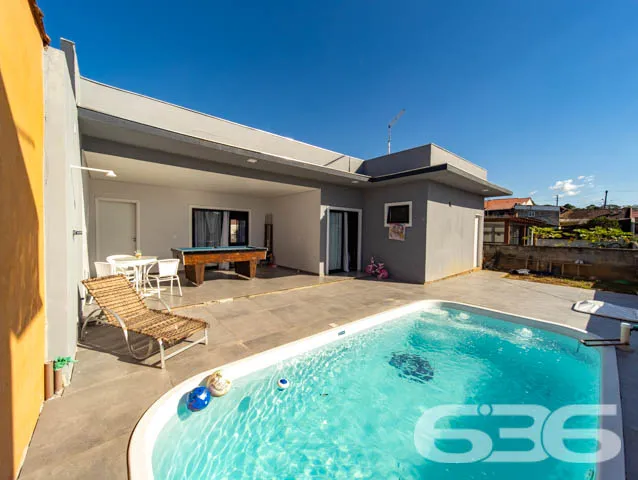 BELÍSSIMA CASA COM 1 SUÍTE E 2 QUARTOS EM BALNEÁRI