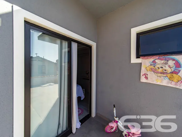 BELÍSSIMA CASA COM 1 SUÍTE E 2 QUARTOS EM BALNEÁRI