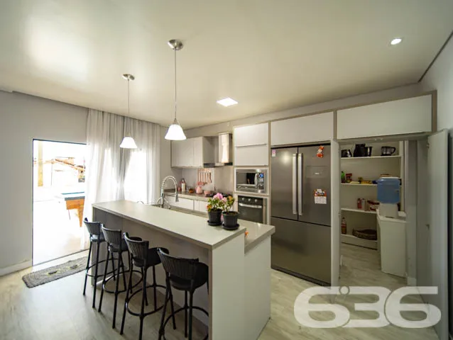 BELÍSSIMA CASA COM 1 SUÍTE E 2 QUARTOS EM BALNEÁRI