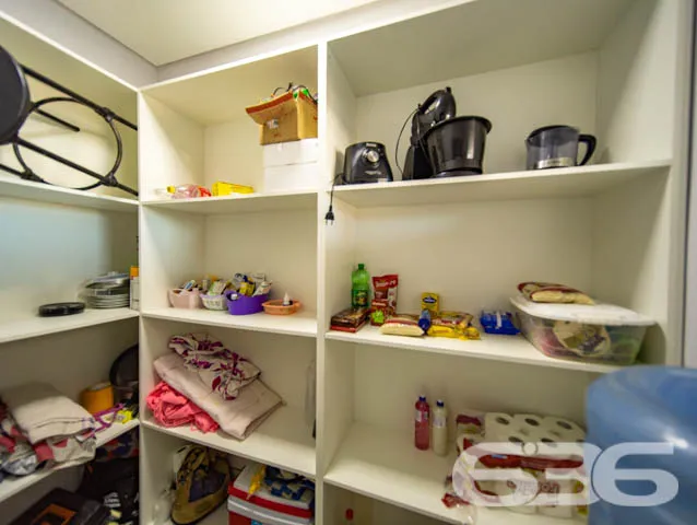 BELÍSSIMA CASA COM 1 SUÍTE E 2 QUARTOS EM BALNEÁRI