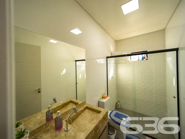 BELÍSSIMA CASA COM 1 SUÍTE E 2 QUARTOS EM BALNEÁRI