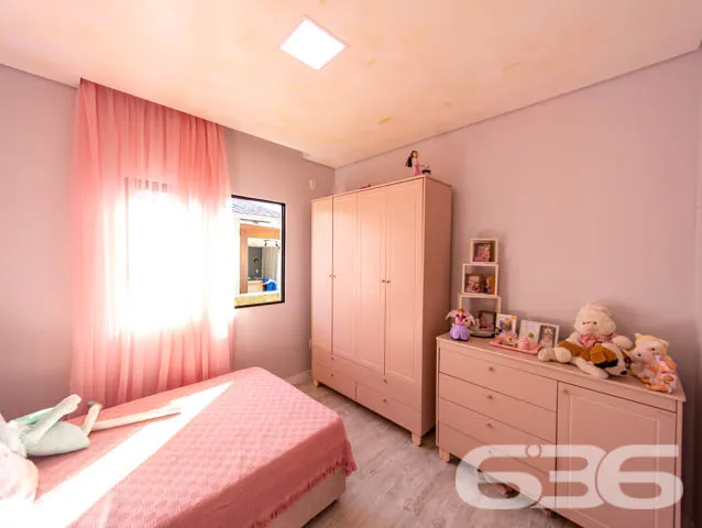 BELÍSSIMA CASA COM 1 SUÍTE E 2 QUARTOS EM BALNEÁRI