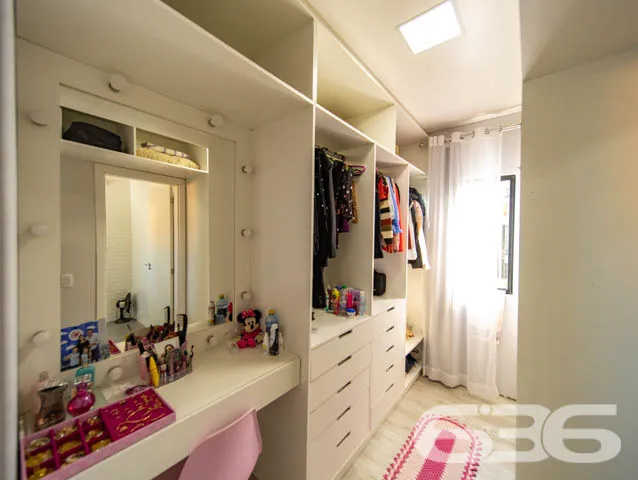 BELÍSSIMA CASA COM 1 SUÍTE E 2 QUARTOS EM BALNEÁRI