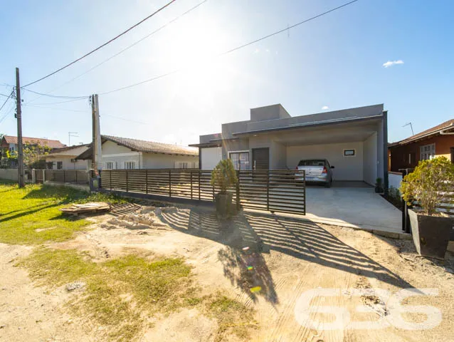 BELÍSSIMA CASA COM 1 SUÍTE E 2 QUARTOS EM BALNEÁRI