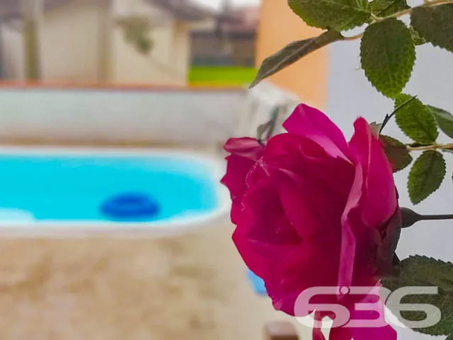 BELÍSSIMA CASA COM 1 SUÍTE E 2 QUARTOS EM BALNEÁRI