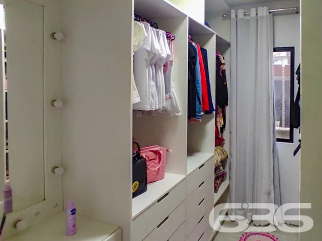 BELÍSSIMA CASA COM 1 SUÍTE E 2 QUARTOS EM BALNEÁRI