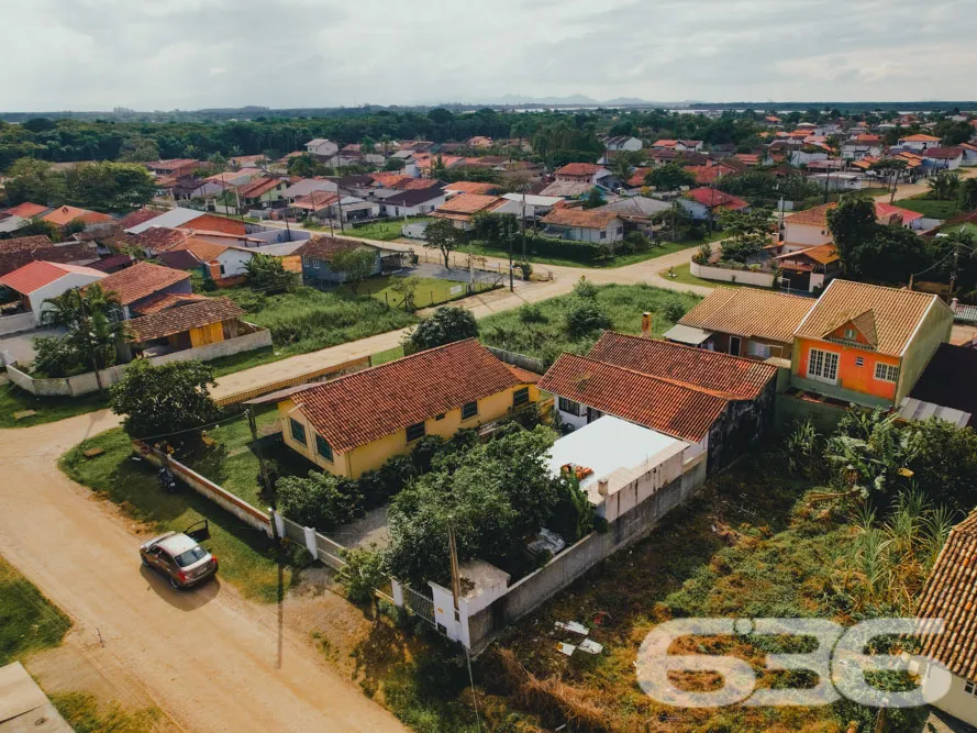 CASA À VENDA NO CENTRO, EM BALNEÁRIO BARRA DO SUL