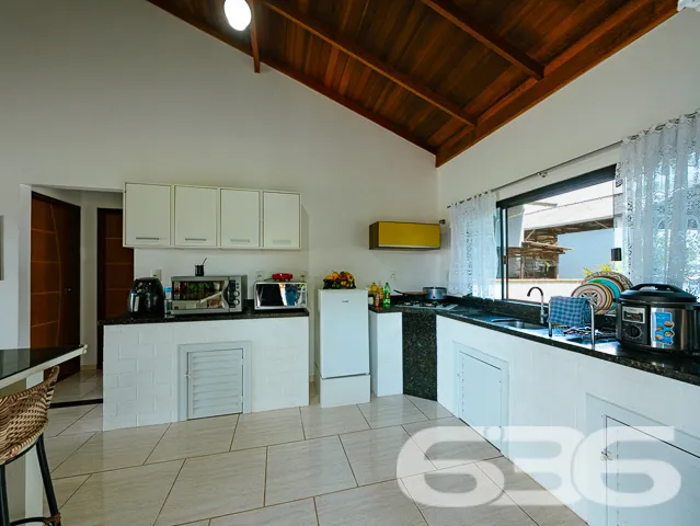 LINDA CASA FUNDOS PARA O RIO PEREQUÊ NO BAIRRO COS