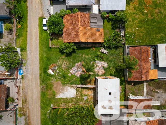 VENDE-SE LOTE NO CENTRO DE BALNEÁRIO BARRA DO SUL 