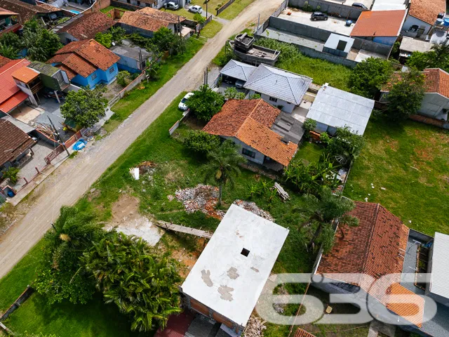 VENDE-SE LOTE NO CENTRO DE BALNEÁRIO BARRA DO SUL 
