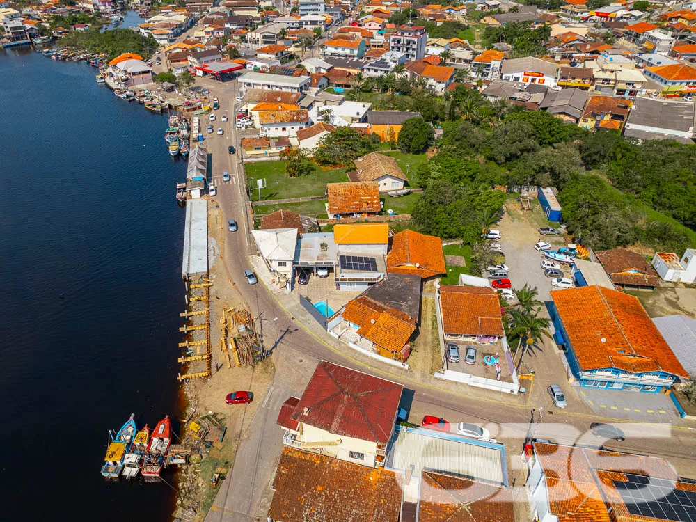 OPORTUNIDADE DE INVESTIMENTO NO CENTRO DE BALNEÁRI