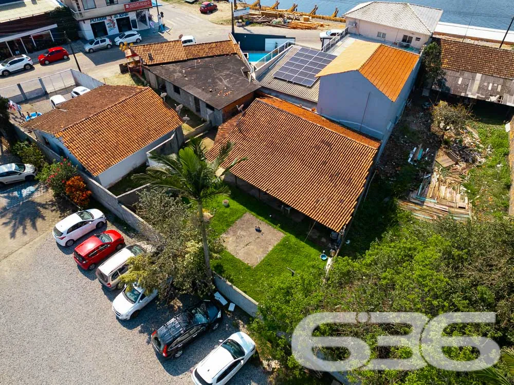 OPORTUNIDADE DE INVESTIMENTO NO CENTRO DE BALNEÁRI