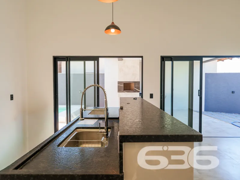 Casa à venda averbada no bairro Costeira em Balneá