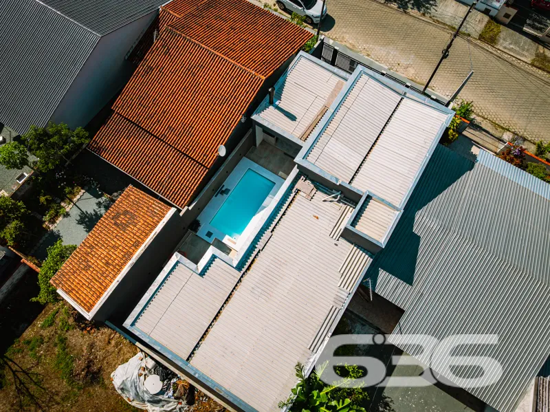Casa à venda averbada no bairro Costeira em Balneá