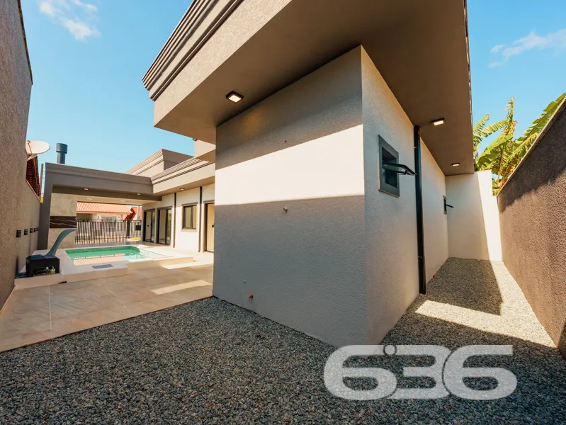 Casa à venda averbada no bairro Costeira em Balneá